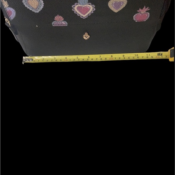 W Capsule Backpack with adjustable straps. Heart print on black material. - Picture 16 of 16